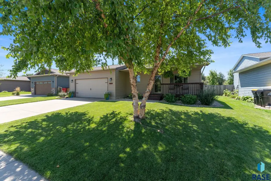 3709 W 90th St, Sioux Falls, SD 57108 - #3