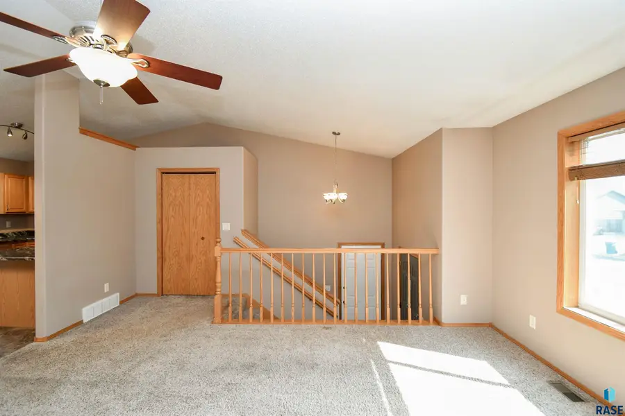 6115 S Aaron Ave, Sioux Falls, SD 57106 - #2