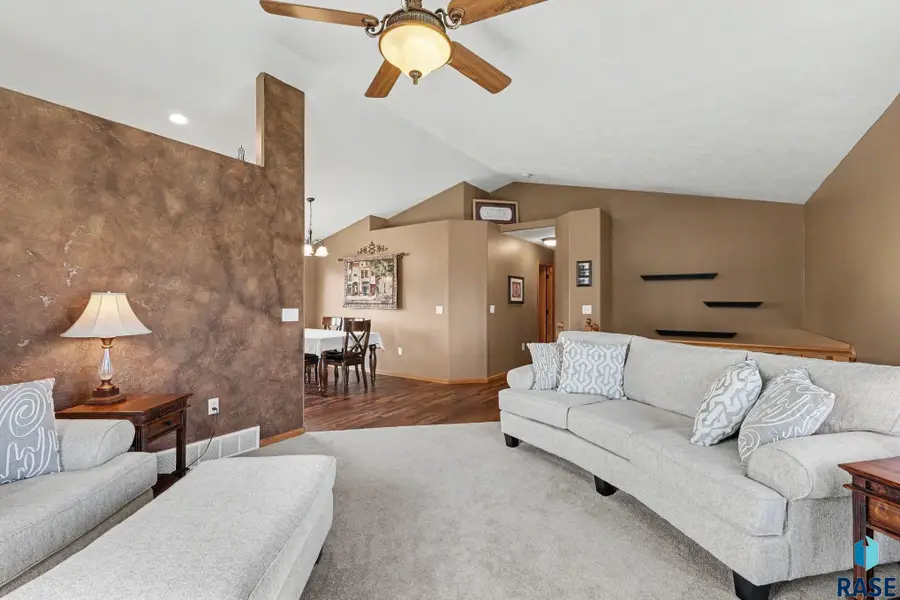 509 Honeysuckle Dr, Harrisburg, SD 57032 - #2