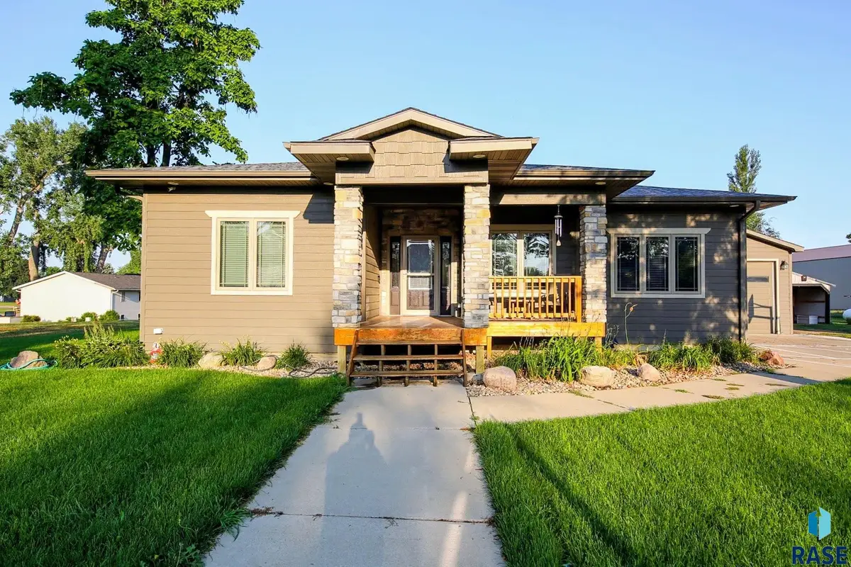 105 N Nora St, Viborg, SD 57070 - #1