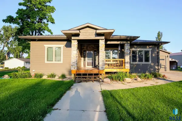 105 N Nora St, Viborg, SD 57070