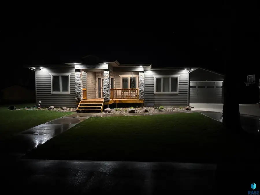 105 N Nora St, Viborg, SD 57070 - #2