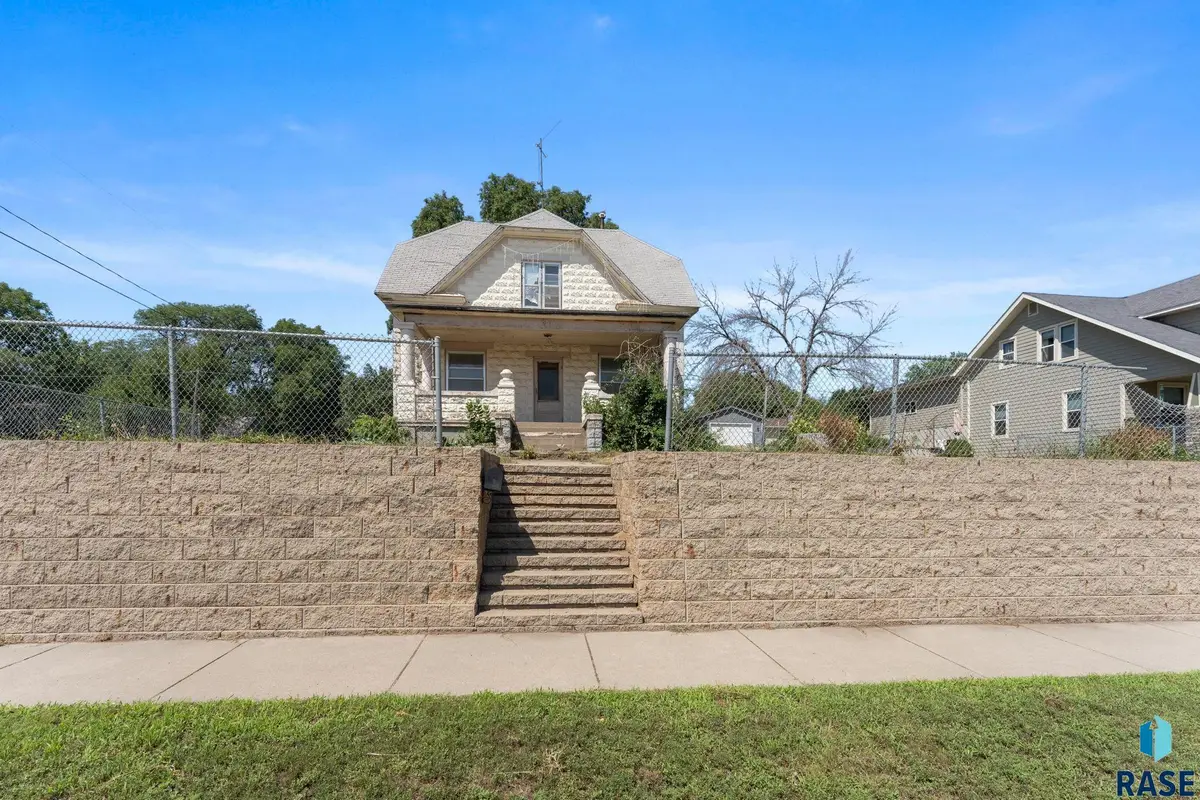 804 E 5th St, Canton, SD 57013 - #1