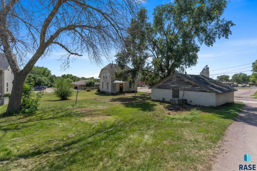 804 E 5th St, Canton, SD 57013 - #2