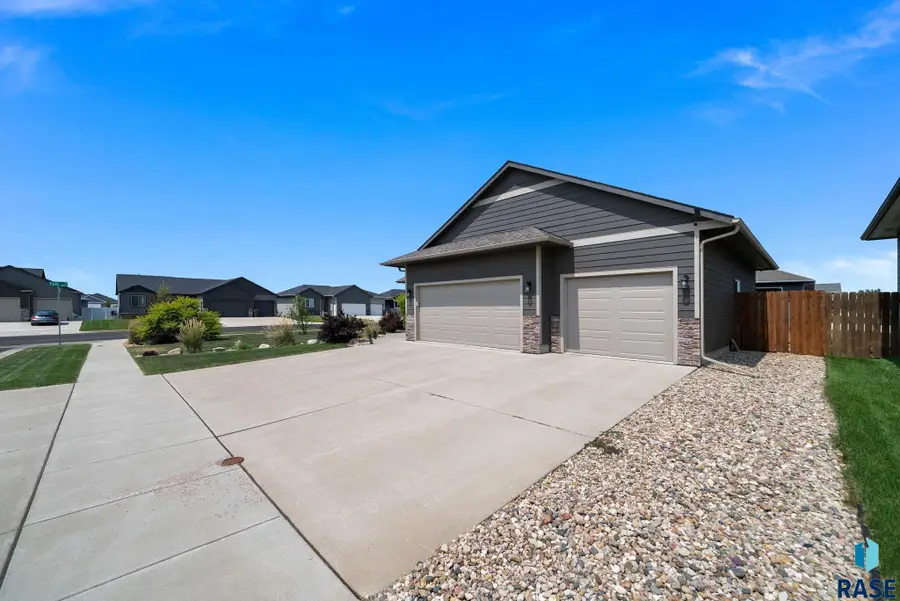 6800 E Smyrna Cir, Sioux Falls, SD 57110 - #2