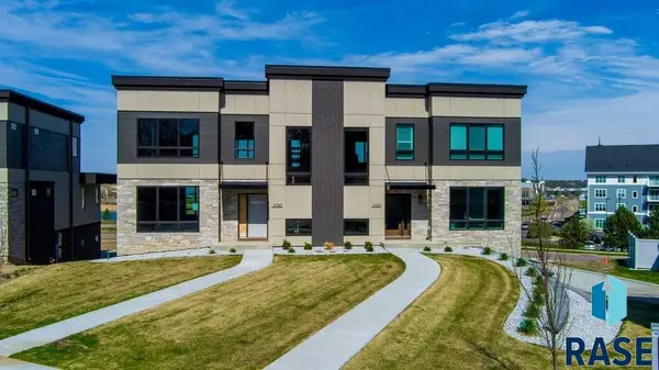 2714 S Oriya Pl, Sioux Falls, SD 57106