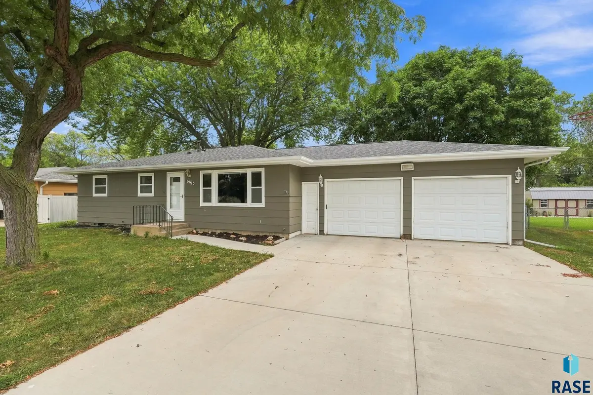 6812 W 6th St, Sioux Falls, SD 57107 - #1