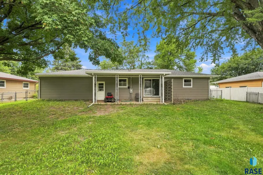 6812 W 6th St, Sioux Falls, SD 57107 - #2