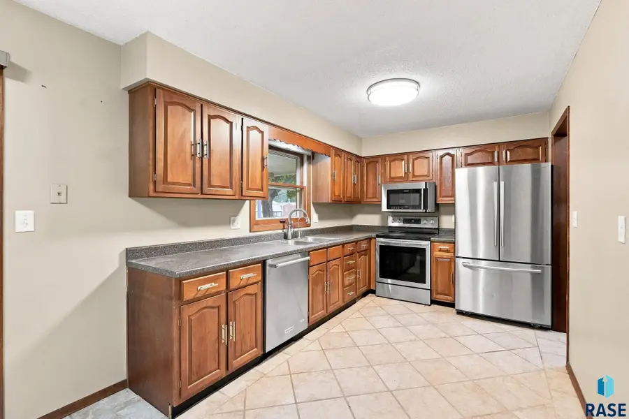 6812 W 6th St, Sioux Falls, SD 57107 - #3