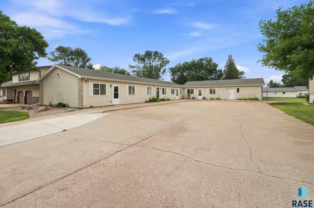 723 W 2nd Ave, Lennox, SD 57039 - #1