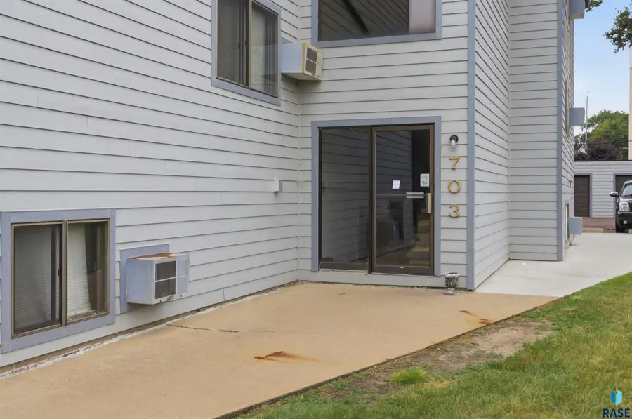 703 S Dakota Ave, Sioux Falls, SD 57104 - #3