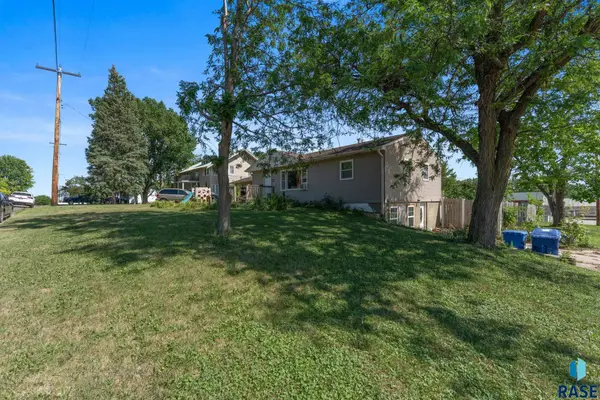 901 E 4th St, Canton, SD 57013