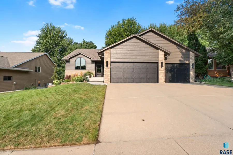 5213 E Fernwood Dr, Sioux Falls, SD 57110 - #3