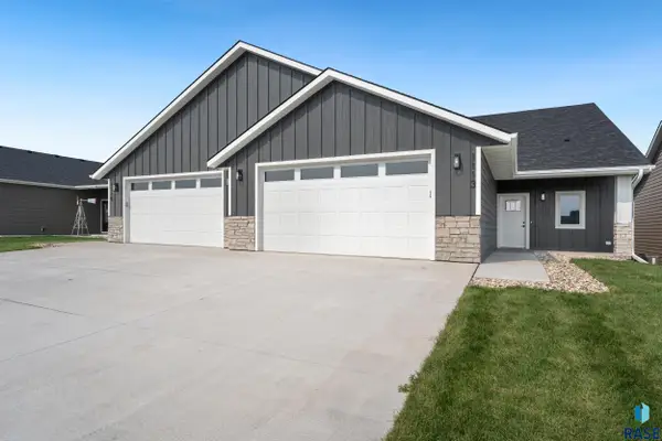 1113 S Foss Ave, Sioux Falls, SD 57110