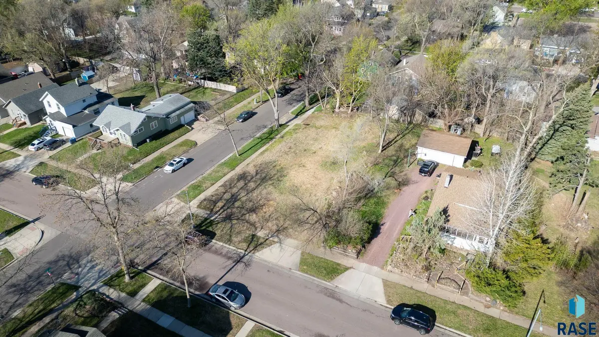 1821 S Duluth Ave, Sioux Falls, SD 57105 - #1
