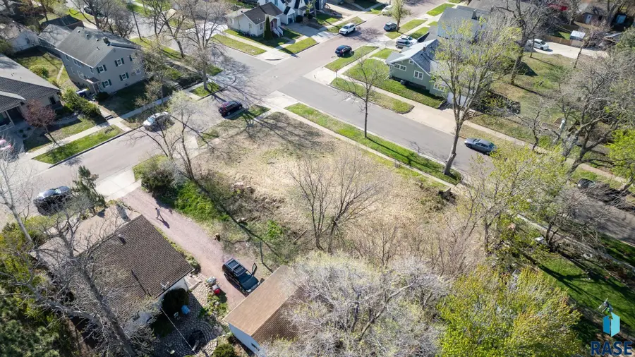 1821 S Duluth Ave, Sioux Falls, SD 57105 - #2