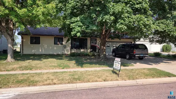 307 N 8th St, Beresford, SD 57004