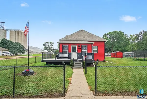 300 S 1st St, Beresford, SD 57004