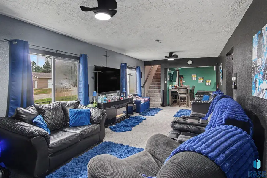 300 S 1st St, Beresford, SD 57004 - #2