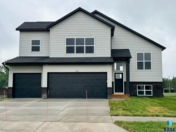 925 Estate St, Harrisburg, SD 57032