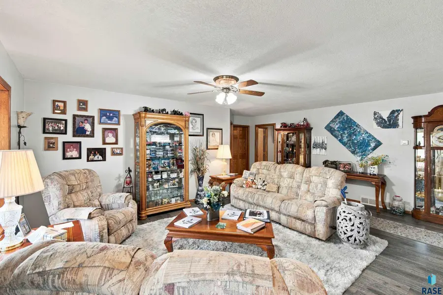521 E Lightner Ave, Salem, SD 57058 - #2