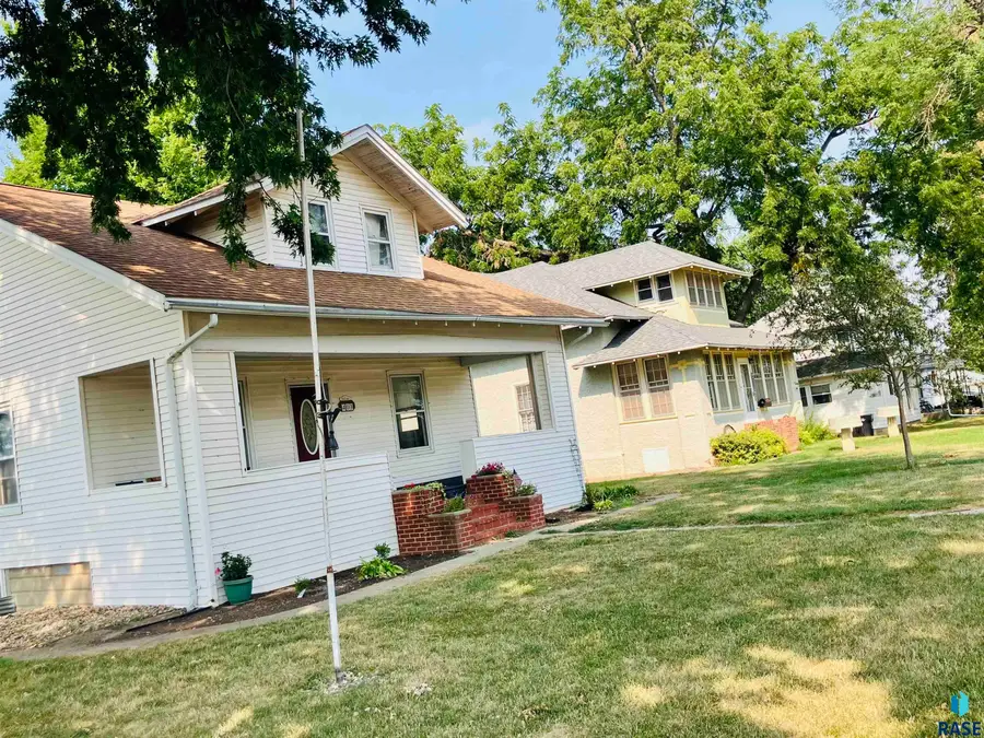 403 E First Ave, Beaver Creek, MN 56116 - #2