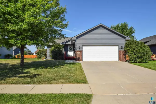 7105 S Hughes Ave, Sioux Falls, SD 57108