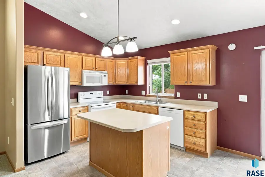7105 S Hughes Ave, Sioux Falls, SD 57108 - #2