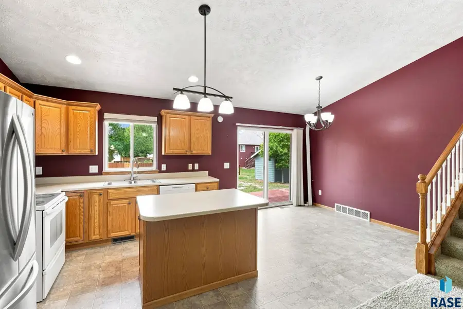 7105 S Hughes Ave, Sioux Falls, SD 57108 - #3