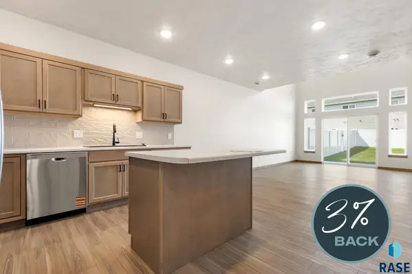 2402 E Jetty Pl, Sioux Falls, SD 57108