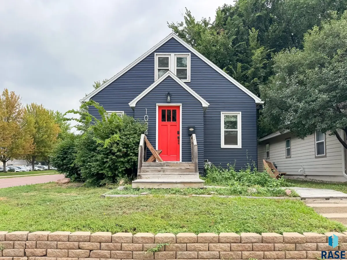 1024 W 17th St, Sioux Falls, SD 57104 - #1