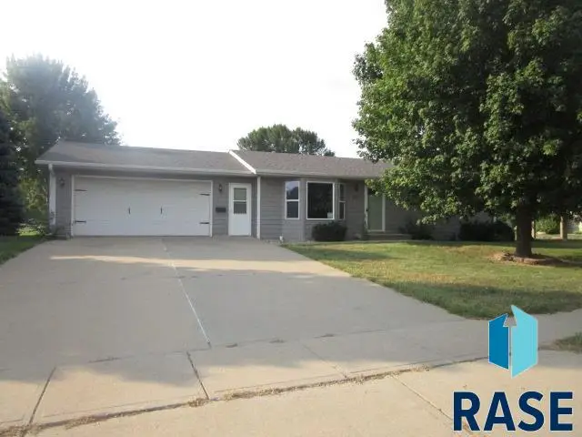 400 Ruth St, Yankton, SD 57078 - #1
