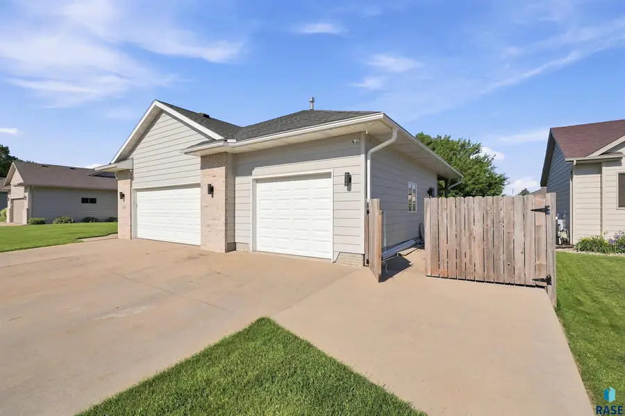 1613 S Purdue Ave, Sioux Falls, SD 57106 - #2
