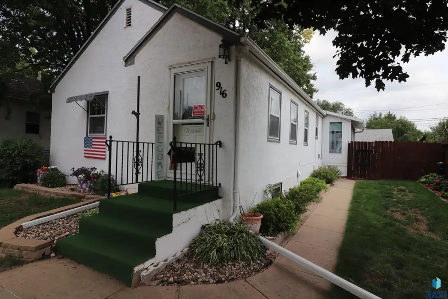 916 N Minnesota Ave, Sioux Falls, SD 57104 - #3