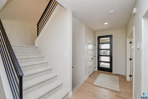 1504 W Bennett Dr, Brandon, SD 57005