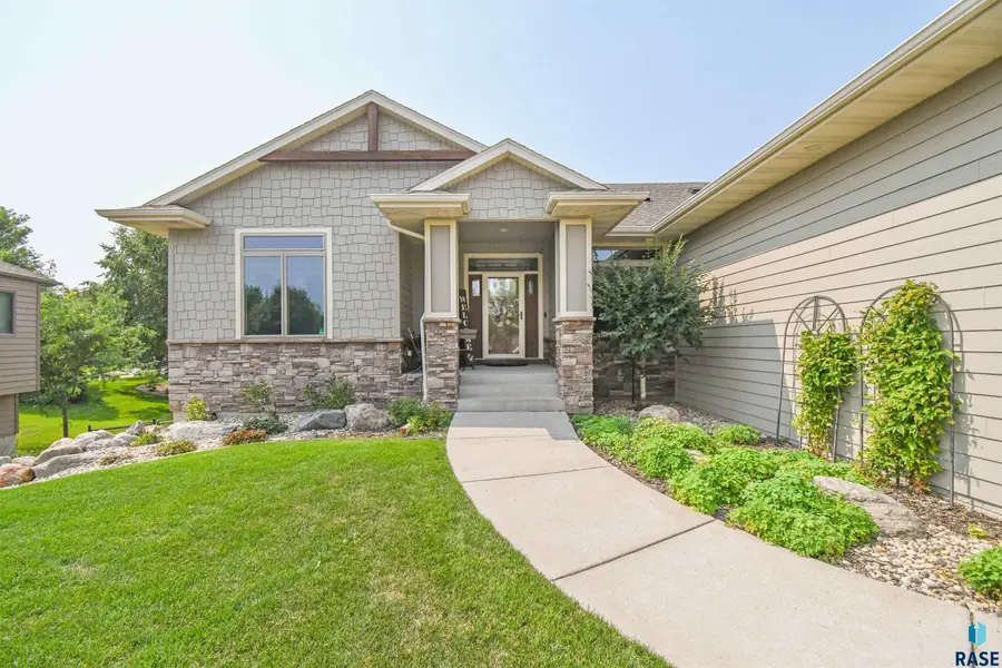 8221 S Grass Creek Dr, Sioux Falls, SD 57108 - #2
