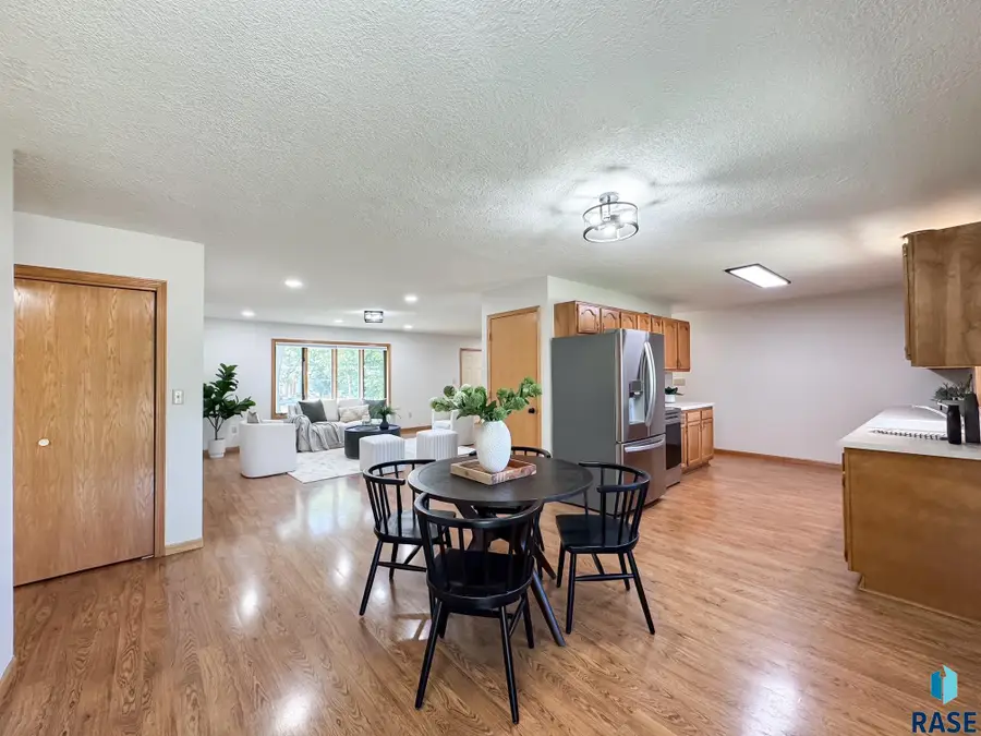 221 E 5th Ave, Lennox, SD 57039 - #2