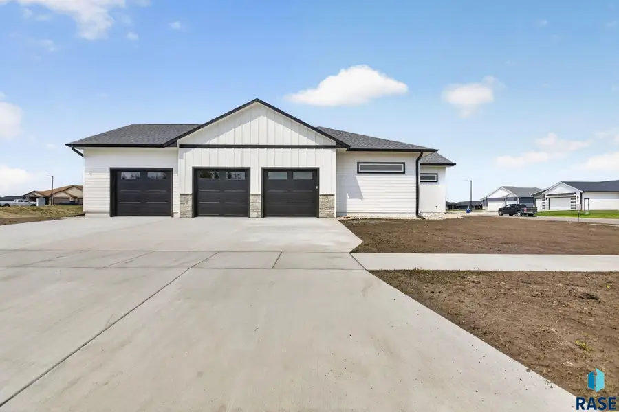 151 Mydland Cir, Harrisburg, SD 57032 - #3