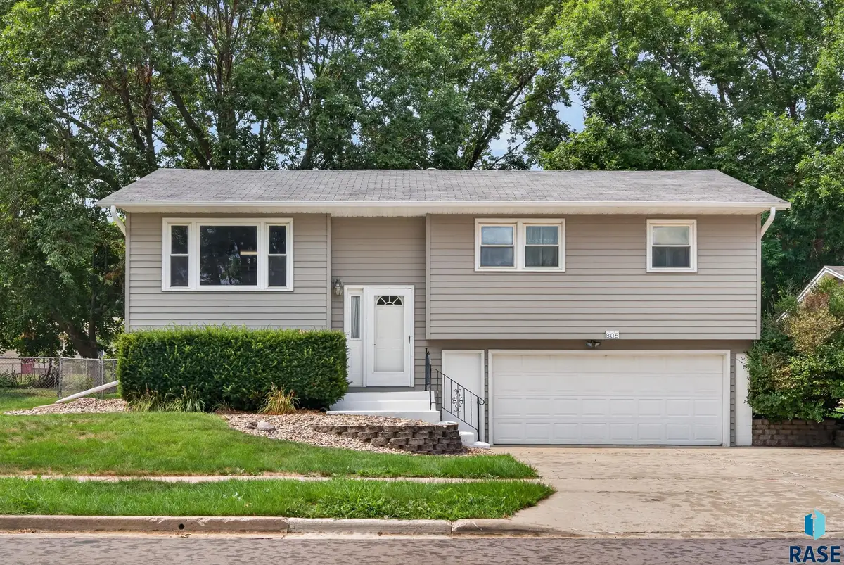 805 S Rohl Dr, Sioux Falls, SD 57103 - #1