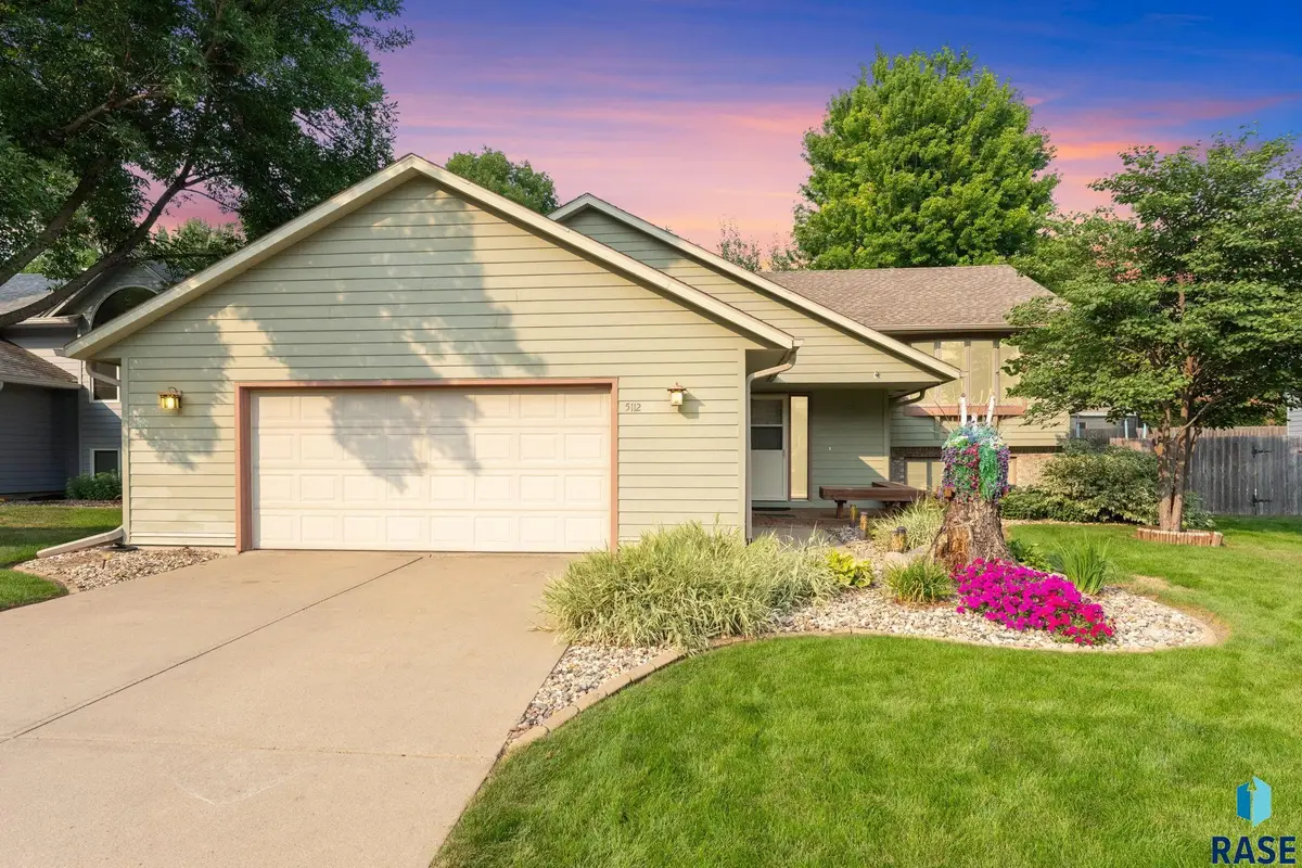 5112 E Blueridge Dr, Sioux Falls, SD 57110 - #1
