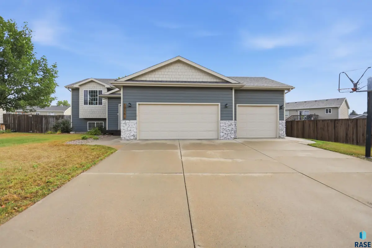 1316 W Creekside Dr, Brandon, SD 57005 - #1
