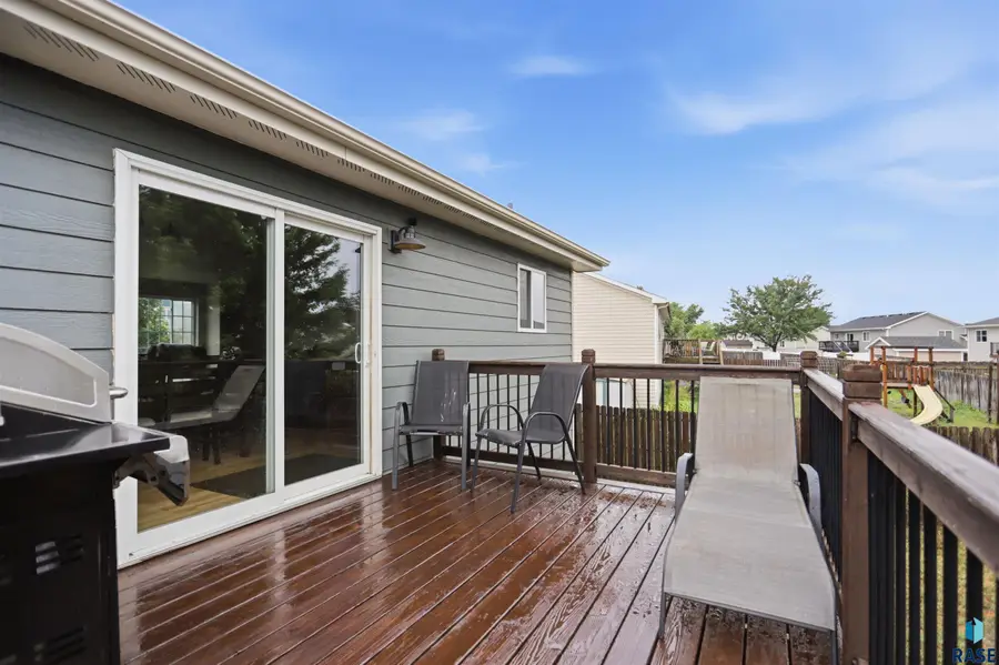 1316 W Creekside Dr, Brandon, SD 57005 - #3