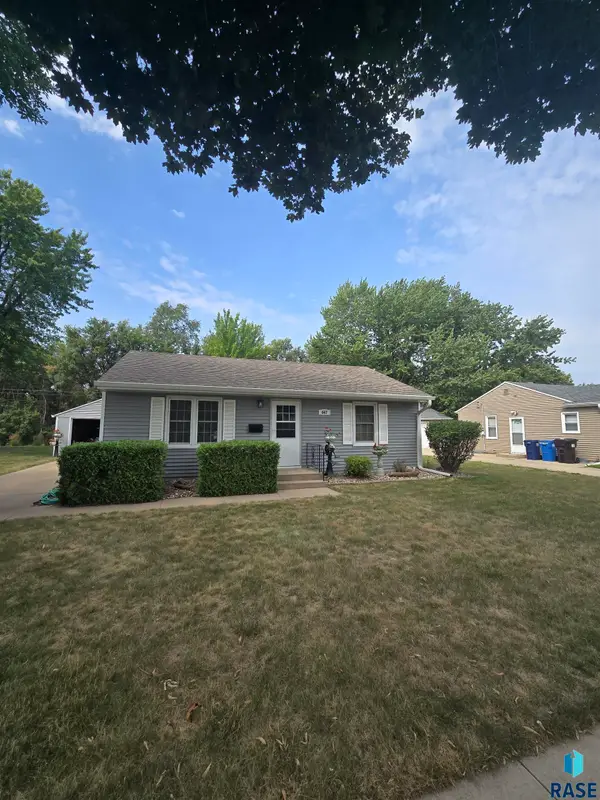 647 N Leadale Ave Ave, Sioux Falls, SD 57103