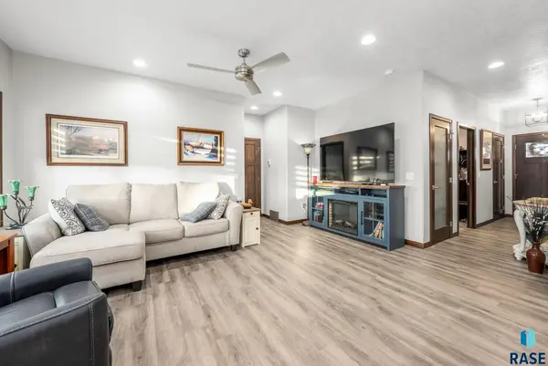 5901 S Spirea Ave, Sioux Falls, SD 57108