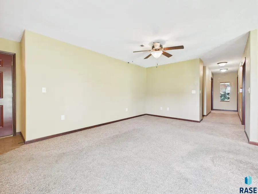6300 S Santa Rosa Cir #D, Sioux Falls, SD 57108 - #3