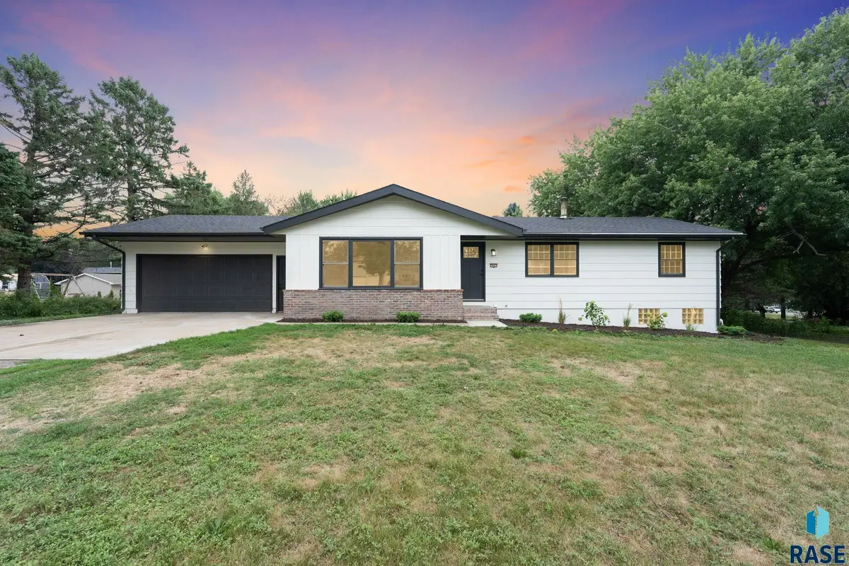 2801 W Delrich Dr, Sioux Falls, SD 57107 - #1