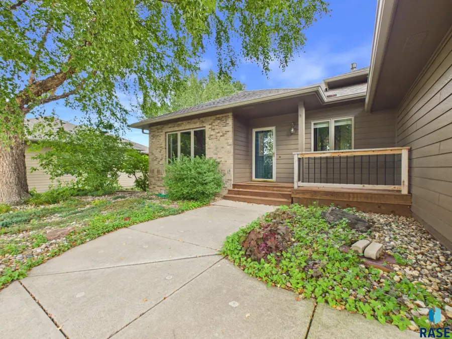 3704 S Judy Ave, Sioux Falls, SD 57110 - #2