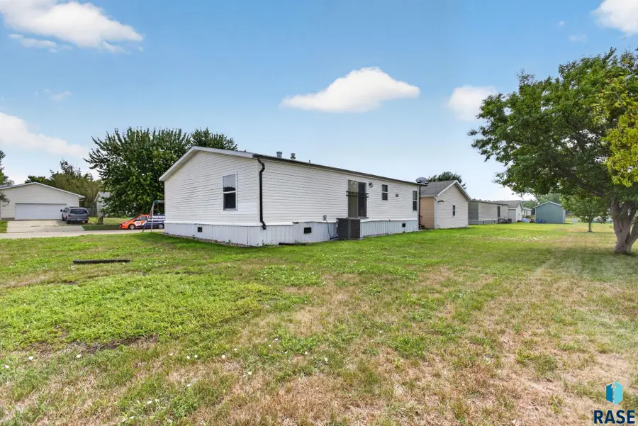 805 S Mckinley St, Lennox, SD 57039 - #3