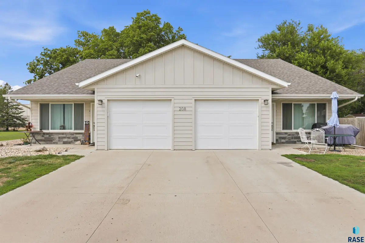 208 W 4th St, Worthing, SD 57077 - #1