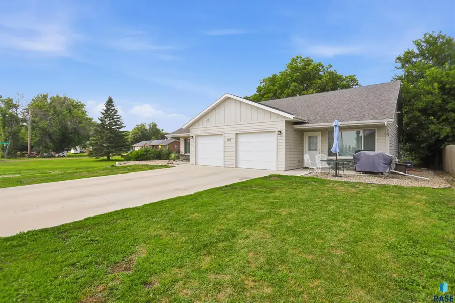 208 W 4th St, Worthing, SD 57077 - #2